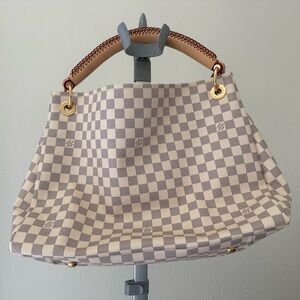Cream and White Checkered Shoulder Bag with Gold Accent